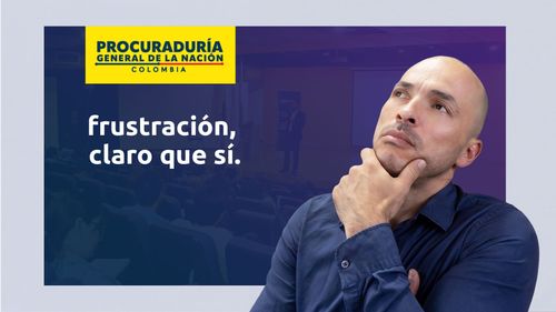 Persona estudiando noticias de la convocatoria Procuraduría 2026.
